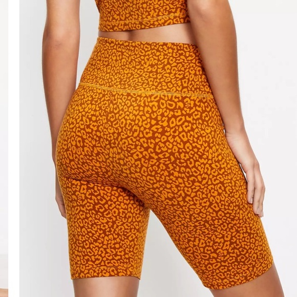 Lou & Grey Leopard Print Bike Shorts - Picture 3 of 6